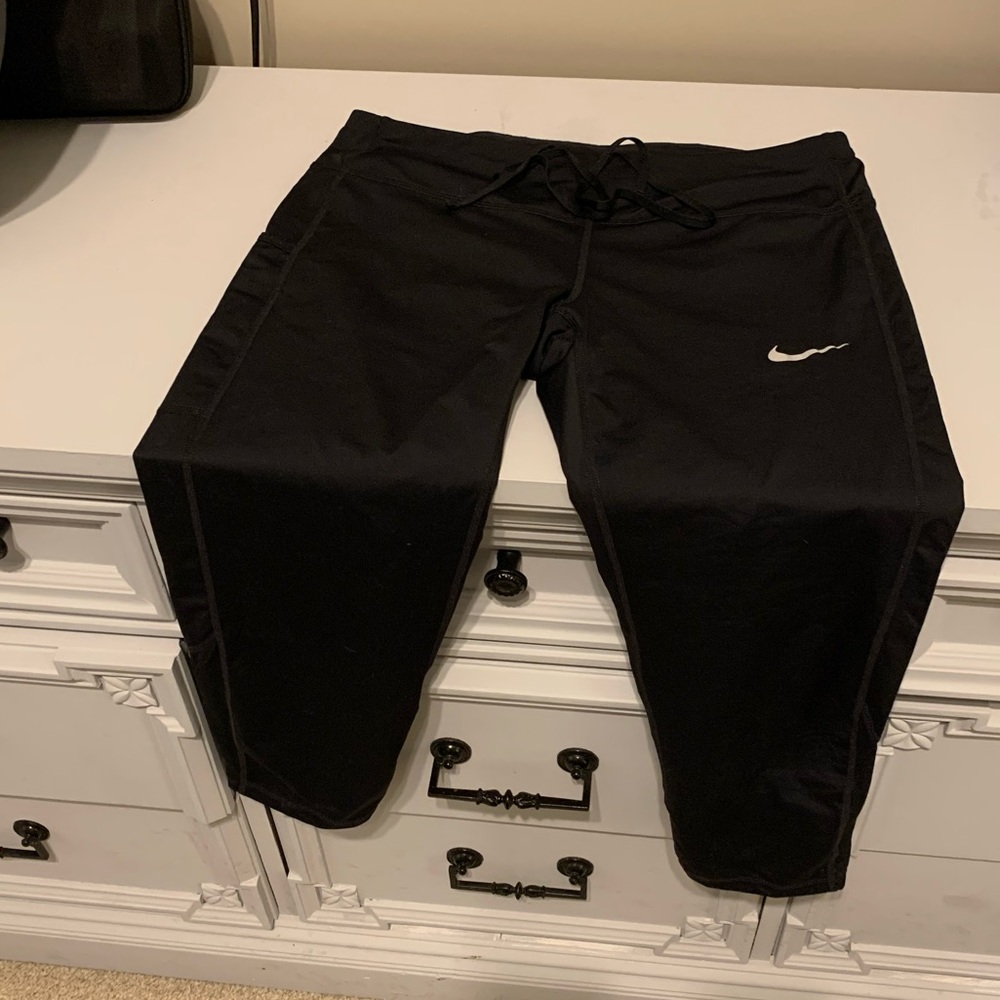 Women’s Nike Dri-fit Capri workout pants